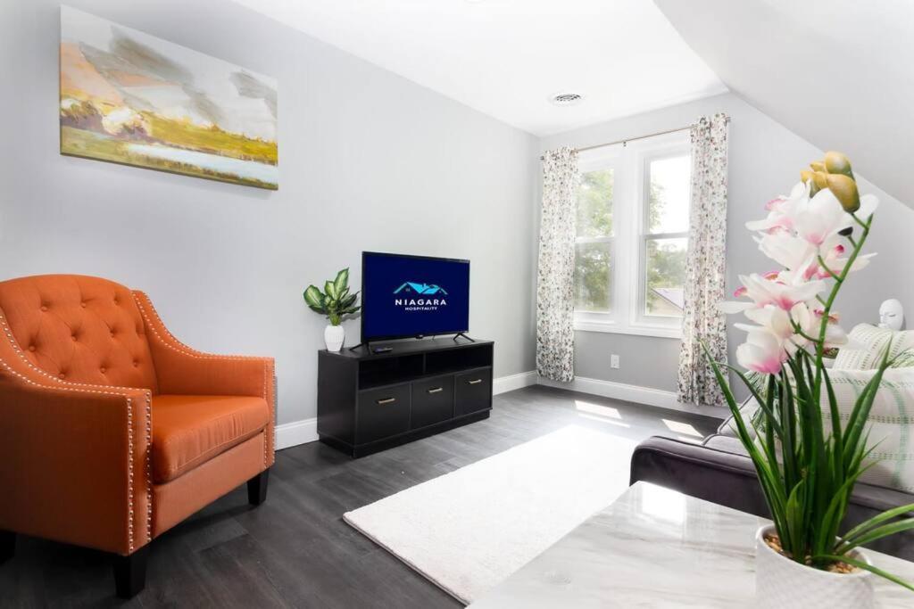 Cozy Micro Apartment, Minutes From Falls Niagara Falls Exterior photo