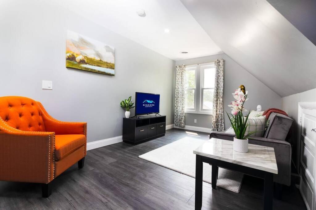Cozy Micro Apartment, Minutes From Falls Niagara Falls Exterior photo